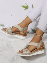 Orthopädische Sandalen mit mittlerem Absatz