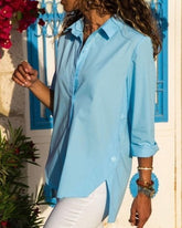 Langärmliges, übergroßes Hemd mit unregelmäßigem Schlitz