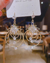 Kristall-Lotus-Ohrringe mit drei Bögen