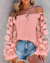 Dreidimensionale Blütenblätter in einfarbiger Oberseite