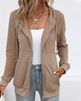 Einfarbiger Mantel mit Kapuze