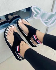 Flache Sandalen mit Reißverschluss