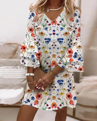 Kleid mit mehrfarbigem Blumenmuster