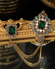 Smaragdbrosche im britischen Barockstil