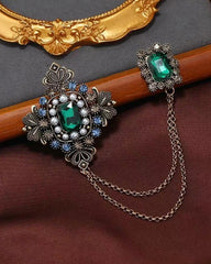 Smaragdbrosche im britischen Barockstil