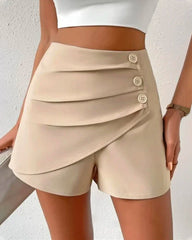 Einfarbige, modische Shorts mit Falten