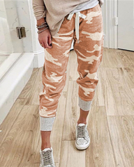 Lässige Jogginghose mit Kordelzug und Camo-Print