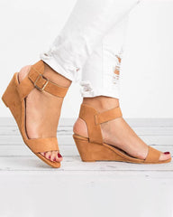 Keilsandalen mit Schnalle