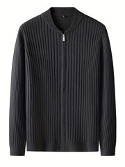 Strickjacke mit Rundhalsausschnitt. Lässiger Pullover 