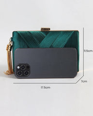 Tasche mit Quaste zum Halten in der Hand