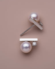 Einfache Perlenohrringe und Perlenketten