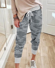 Lässige Jogginghose mit Kordelzug und Camo-Print