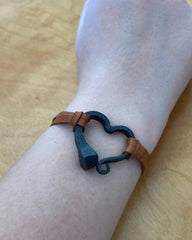 Handgefertigtes Liebes-Hufeisen-Nagelarmband