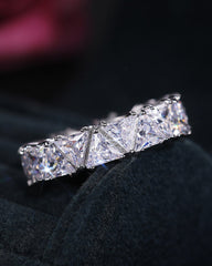 Ring mit dreieckigem Zirkonia