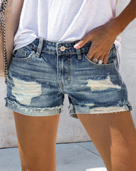 Zerrissene Jeansshorts mit mittlerer Taille