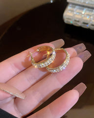 Glitzernde kleine Creolen