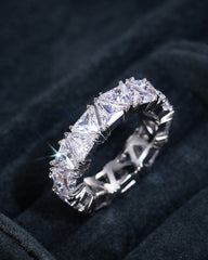 Ring mit dreieckigem Zirkonia