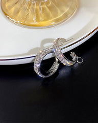 Glitzernde kleine Creolen