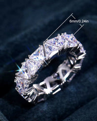 Ring mit dreieckigem Zirkonia