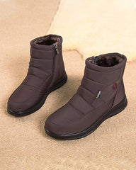 Flache kurze Schneestiefel