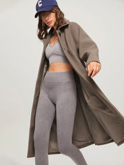 Langer Mantel mit Gürtel aus gebürsteter Wolle 