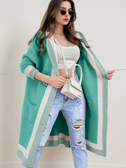 Lässiger Strickpullover mit offener Kapuze und übergroßer Passform